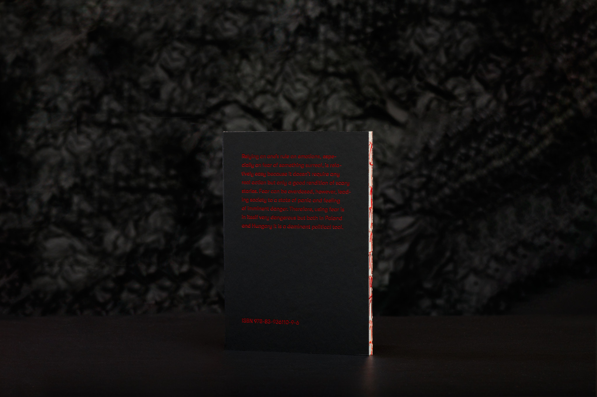 Scary_stories_typo-MarcinHernas_fotBasia_BudniakSCARYSCARY-Stories_1193m