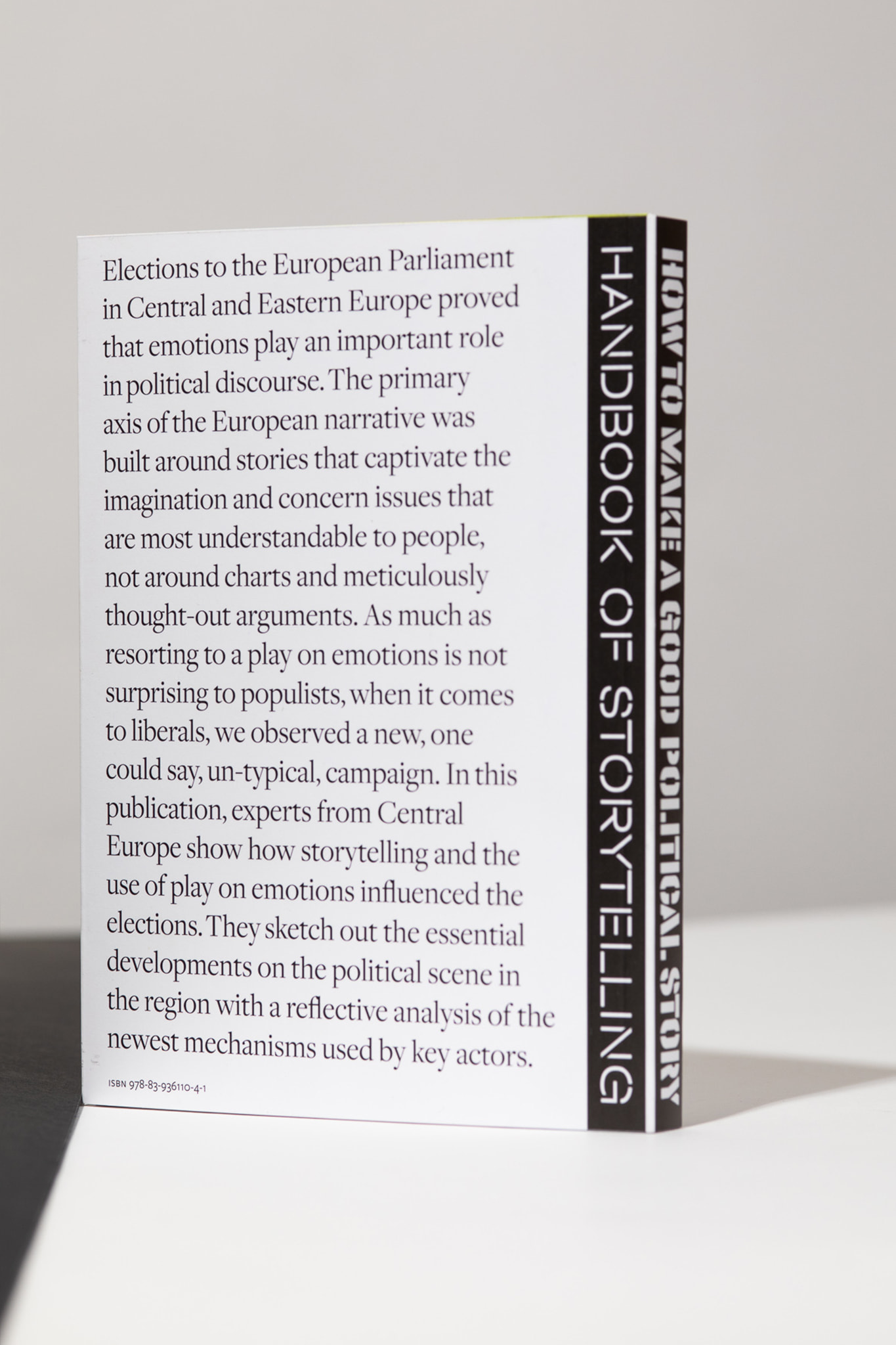 HANDBOOK_017_54A4243m2